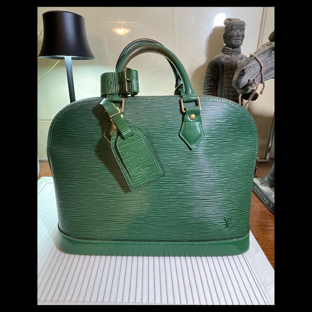 Louis Vuitton Epi Alma in Borneo Green - Picture 2 of 2